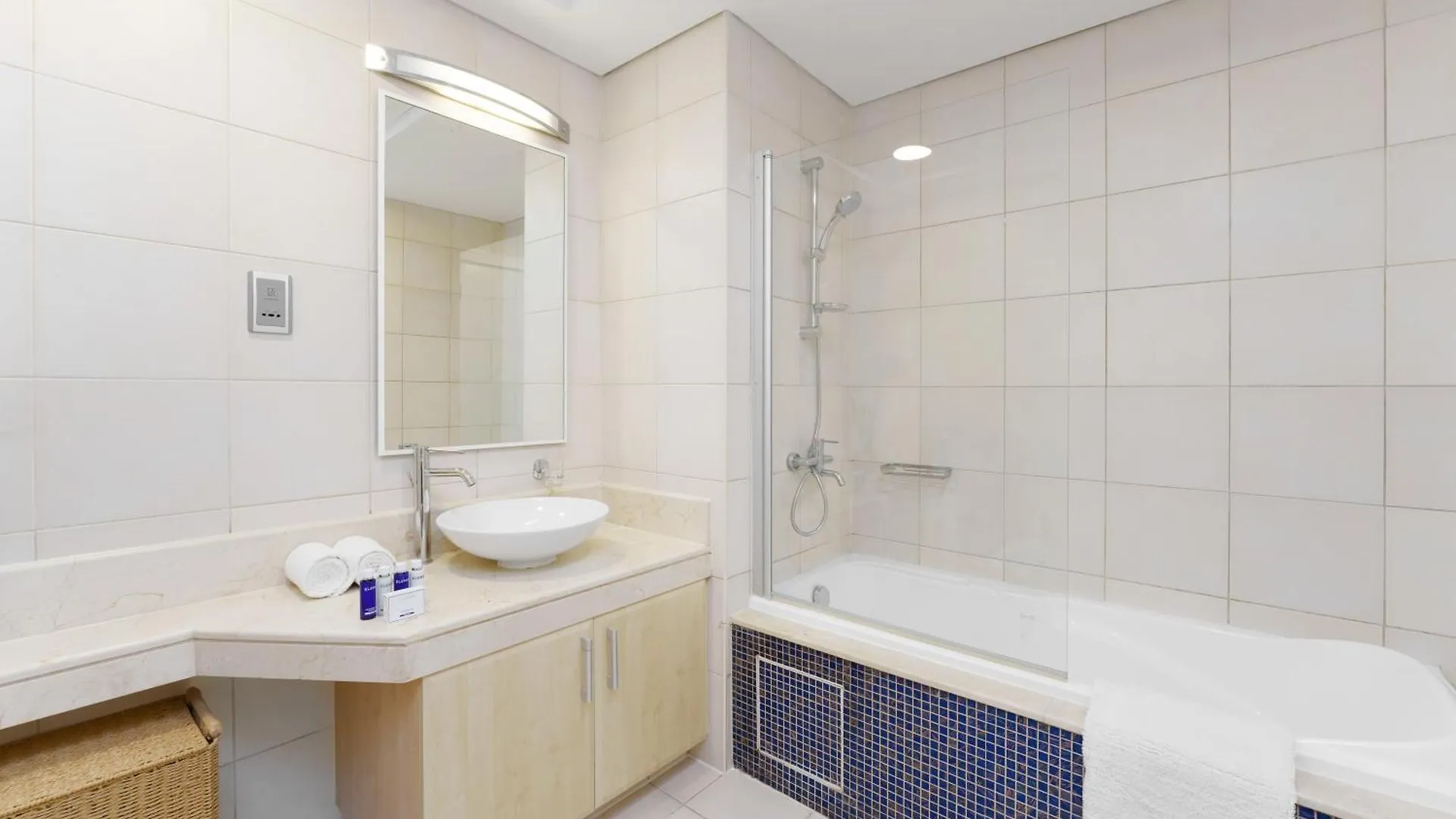 Apartment Maison Privee - Elegant Coastal Apt On Palm Jumeirah Dubai