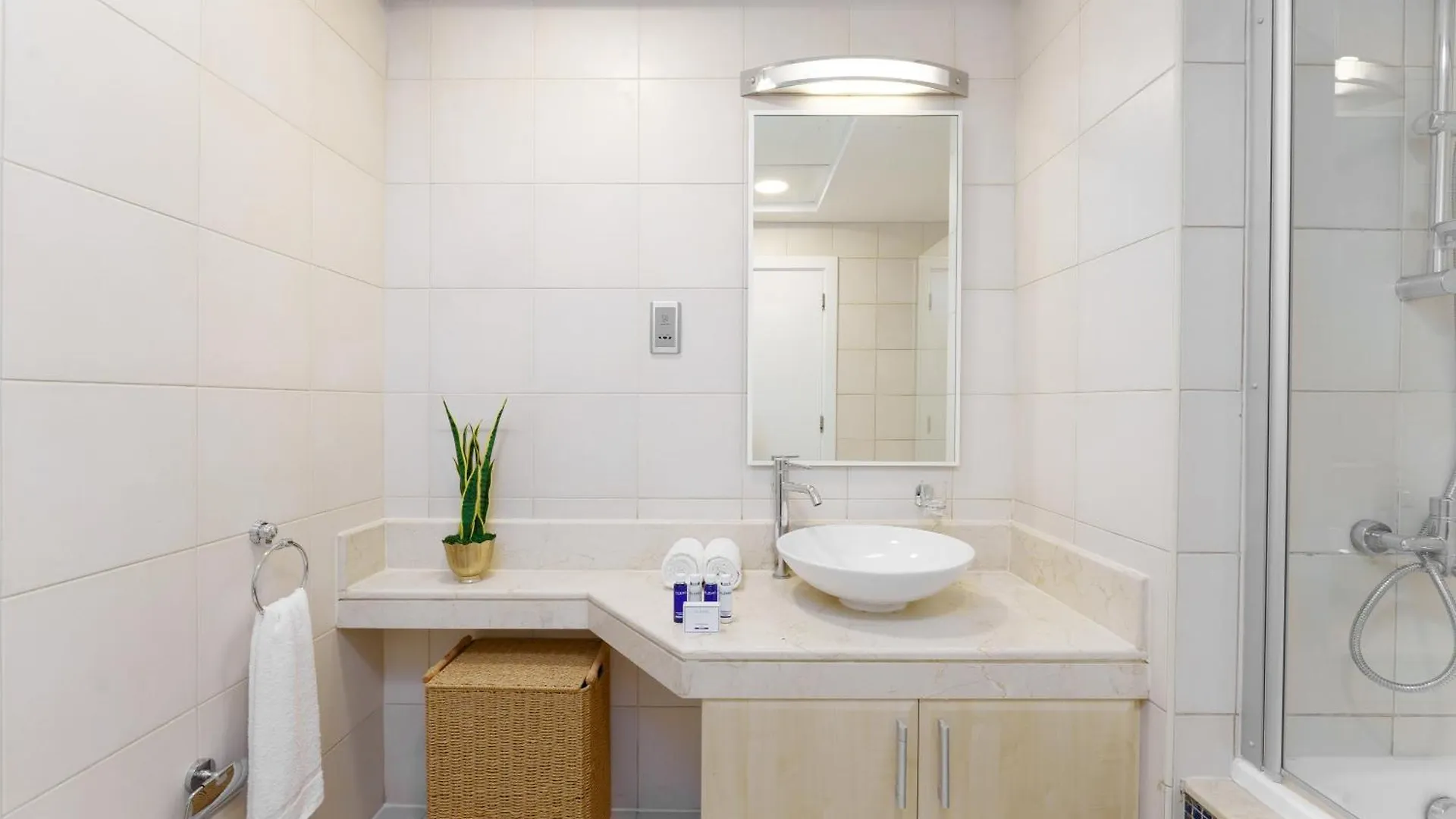 Maison Privee - Elegant Coastal Apt On Palm Jumeirah Dubai
